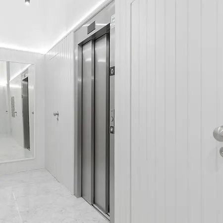 Apartment “mondrian” New, Ac, Design Lovers, Near La Concha *