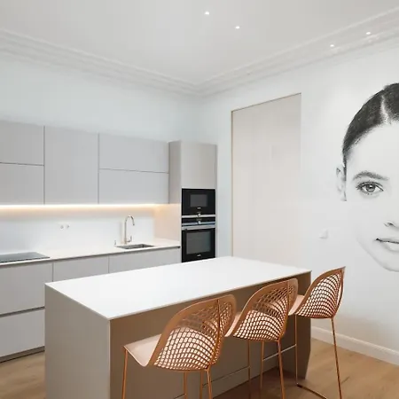 Apartment “mondrian” New, Ac, Design Lovers, Near La Concha *